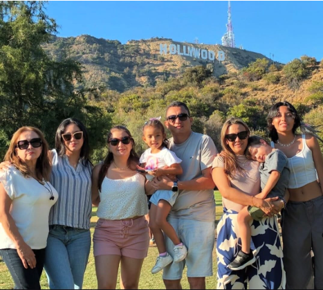 La familia de Sara Ramos, una de las personas entrevistadas para esta historia, en su reencuentro con su familia, en California, están de visita en Hollywood.